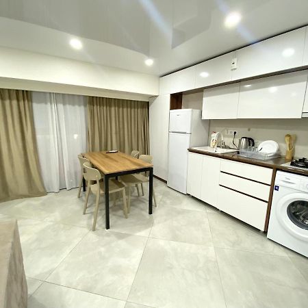 Gss - B Apartment Tbilisi Esterno foto