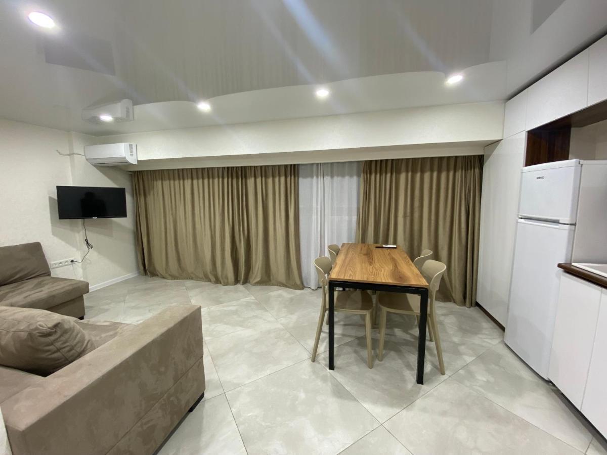 Gss - B Apartment Tbilisi Esterno foto